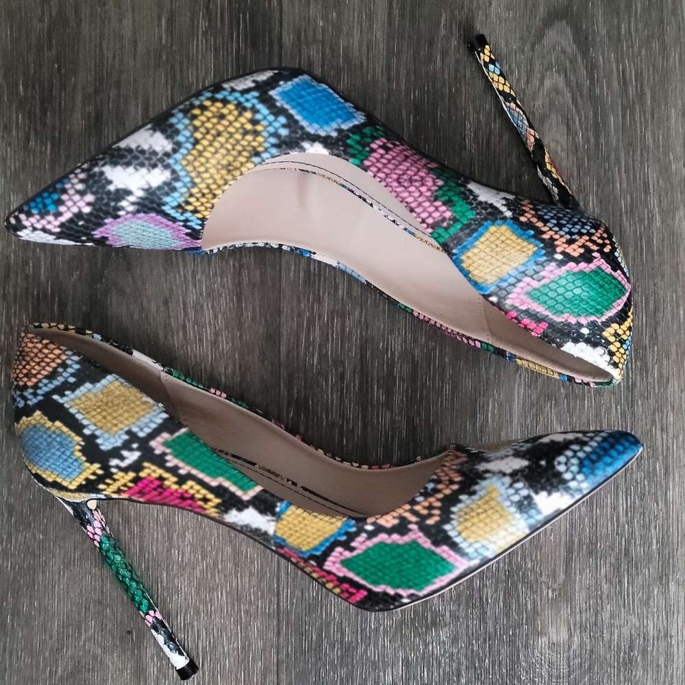 Stylish snake skin pattern and colorful pumps!! You will always get a compliment